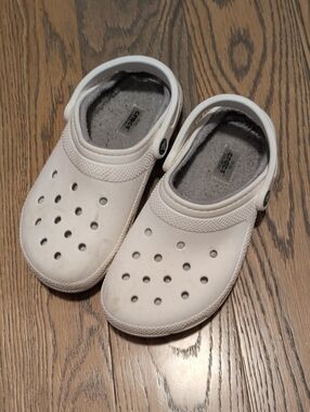 CROCS White Classic Clog with Gray Lining